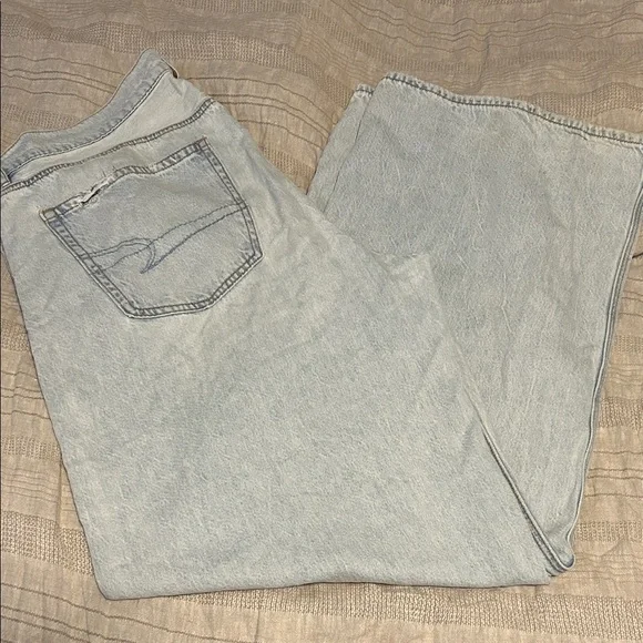 American Eagle Outfitters Light Wash Wide Leg Jeans - Picture 1 of 5